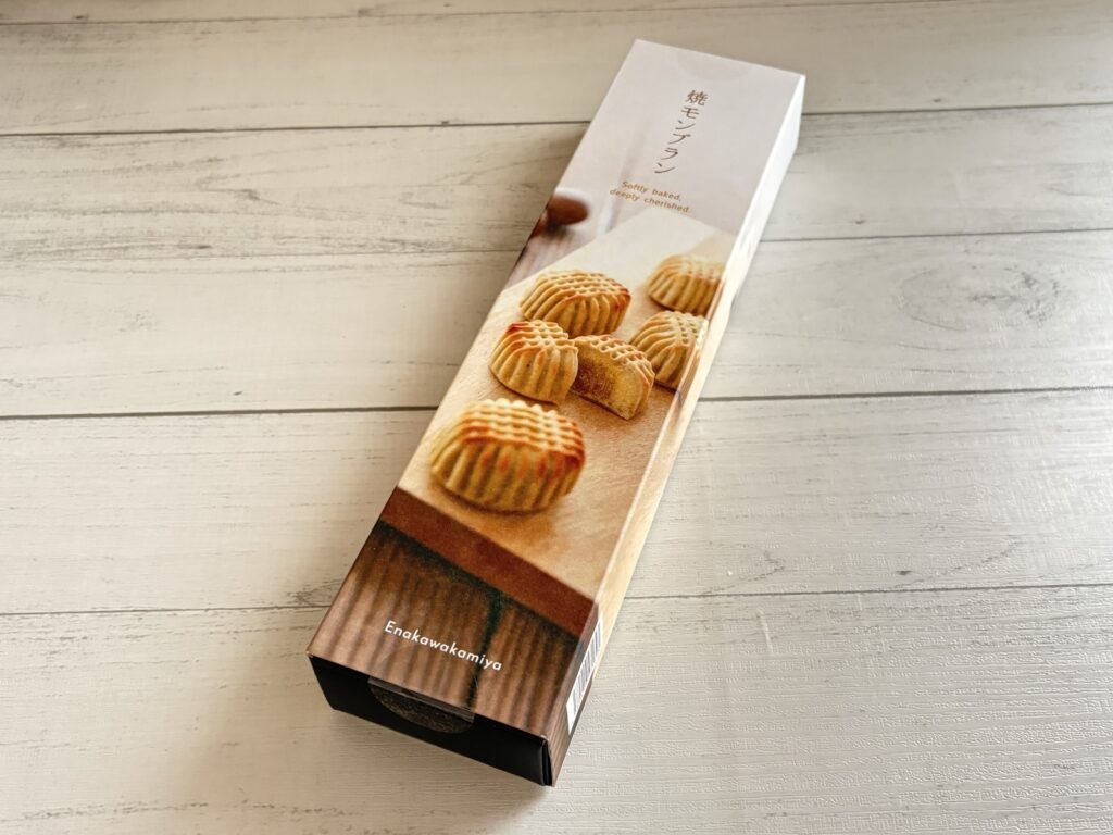 恵那川上屋の焼モンブランの細長い箱