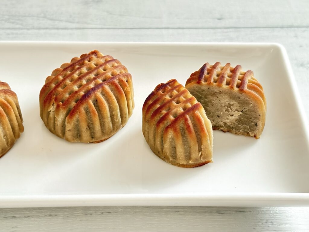 半分に切った焼モンブランと断面