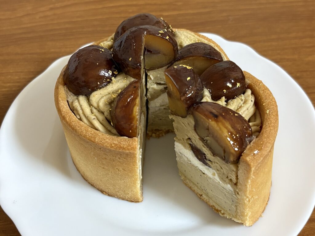 カノザのモンブランフォンデュの断面。栗とクリームの層が見える