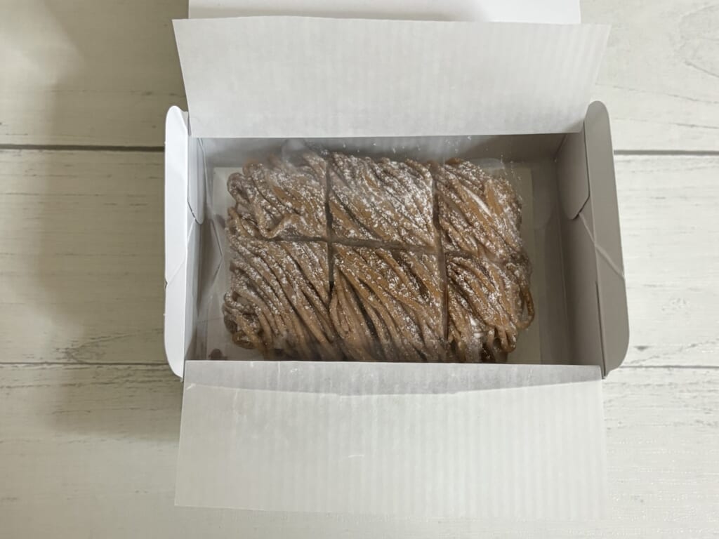 解凍したあとに箱を開けた鈴なりモンブラン